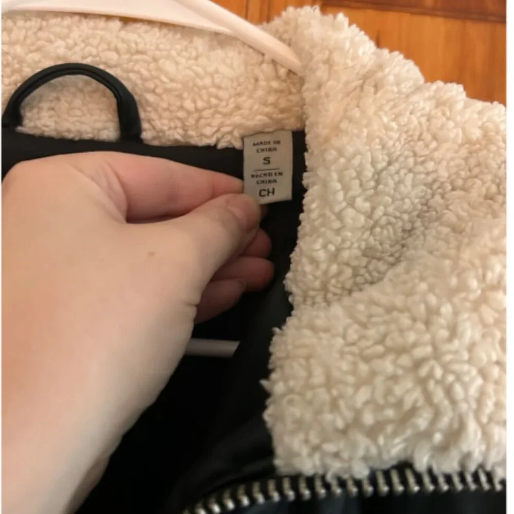 LEVIS Faux Leather Quilted Puffer Jacket Small - Picture 5 of 15